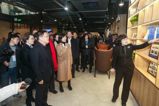 魏真博士喜獲2019年中國建筑裝飾協會設博會十大風云人物